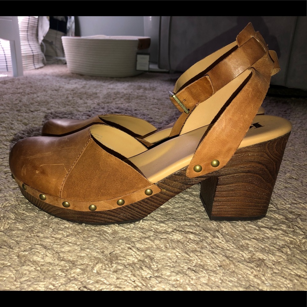 Korks Strap Clog Heels